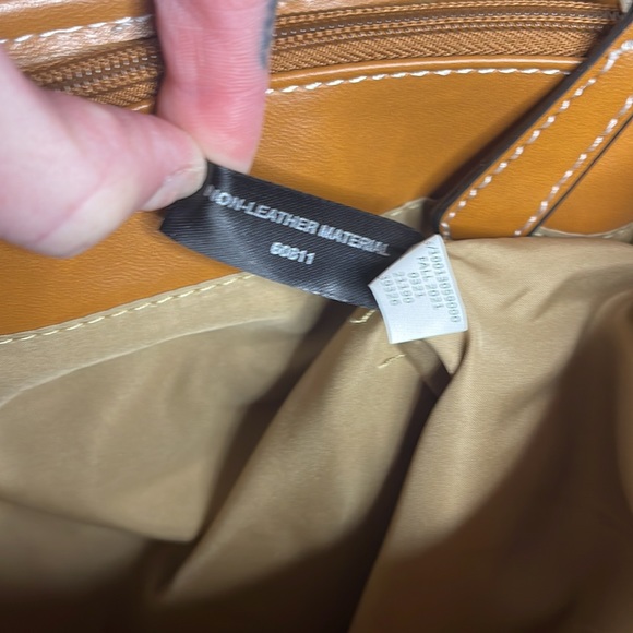 NEW! GIANI BERNINI 2021 FALL COLLECTION SHOULDER HOBO BAG NWOT - Picture 10 of 16